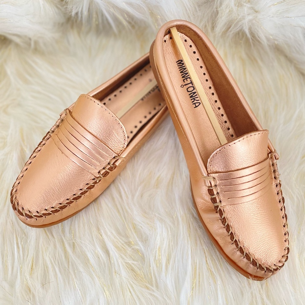 Brand new MINNETONKA women’s Kate Mule. Rose gold. Size 10